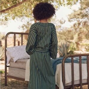 NWOT THE GREAT blue and navy striped robe